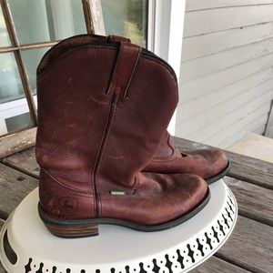 Men’s John Deere western boots.